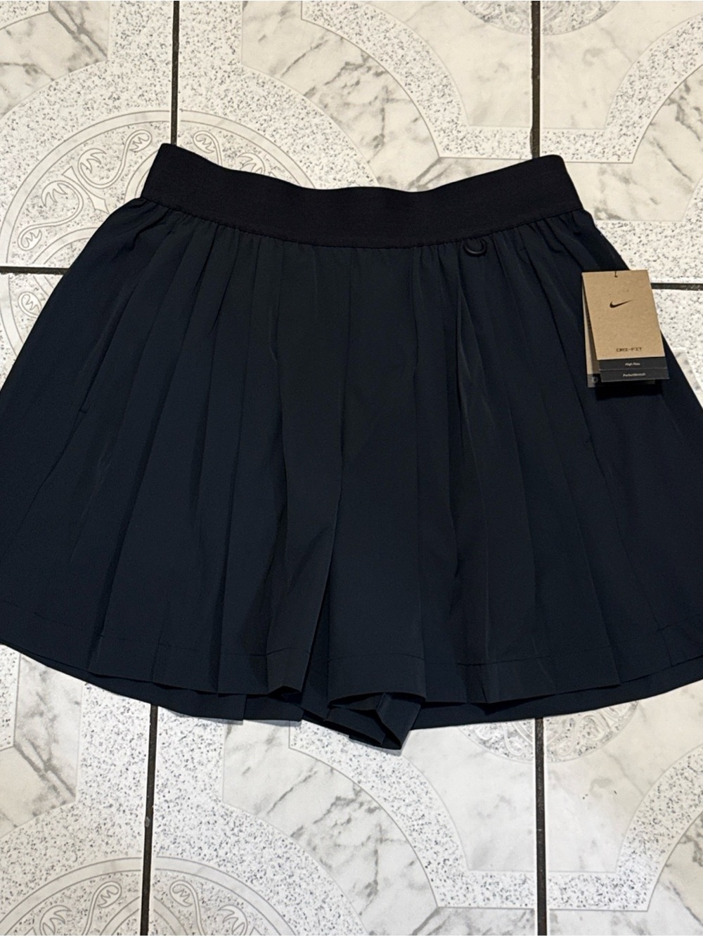 New Nike 24.7 Dri-FIT High-Waisted Pleated Shorts Women’s Size Medium IB2346-010